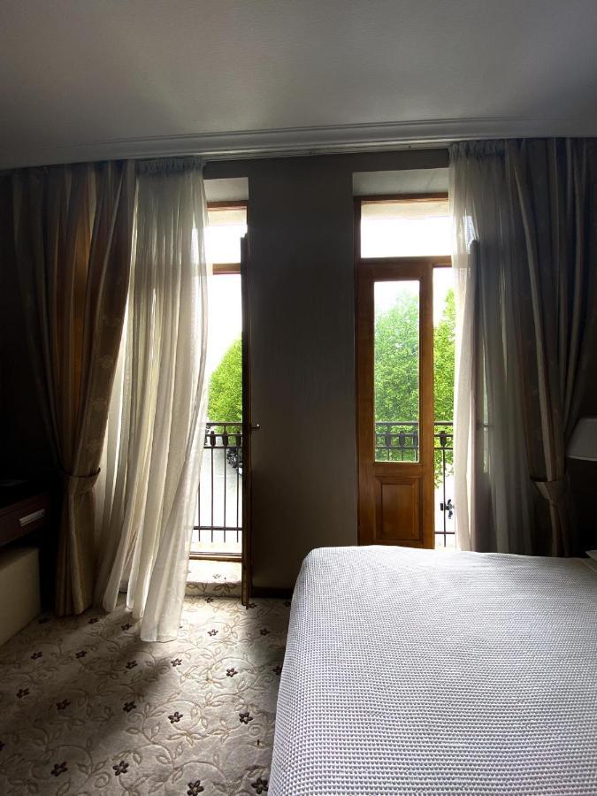 Hotel Empire Kutaisi Esterno foto