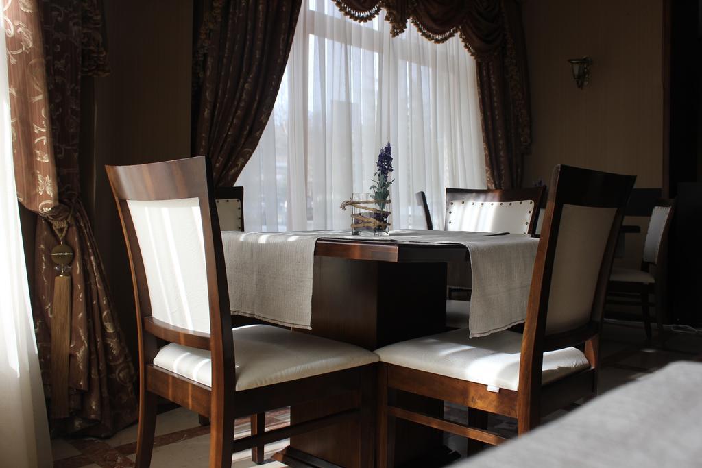 Hotel Empire Kutaisi Esterno foto